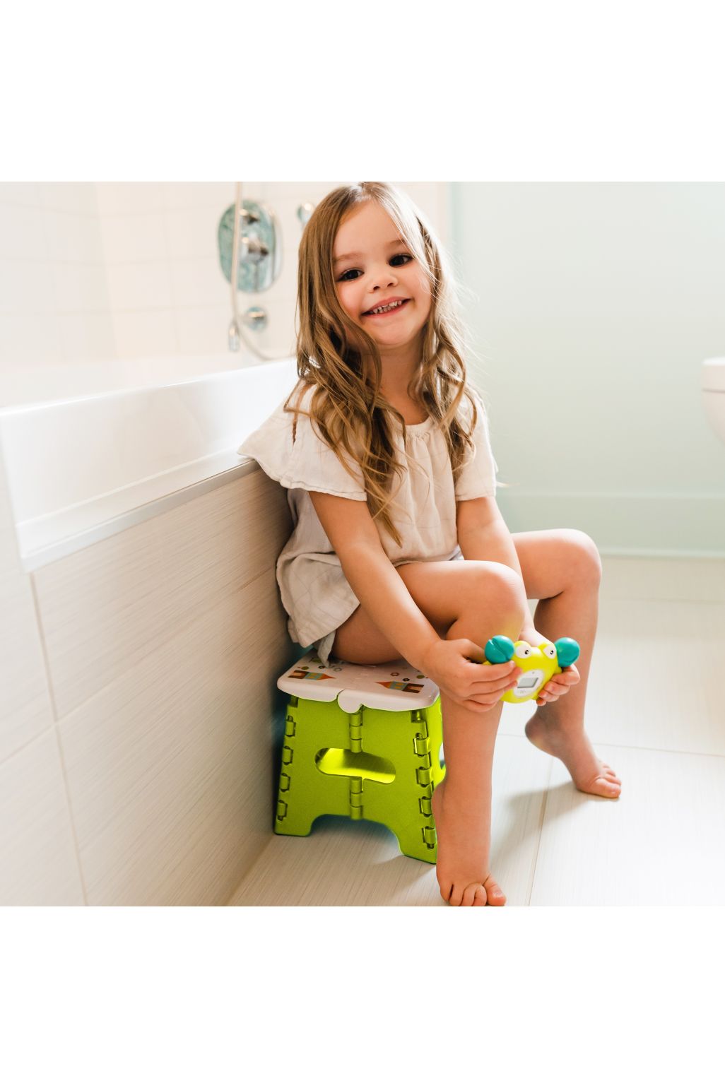 Bblüv Stëp Foldable Step Stool - lime