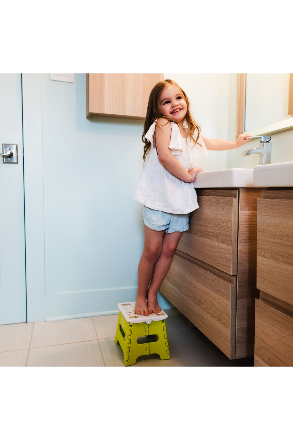 Bblüv Stëp Foldable Step Stool - lime