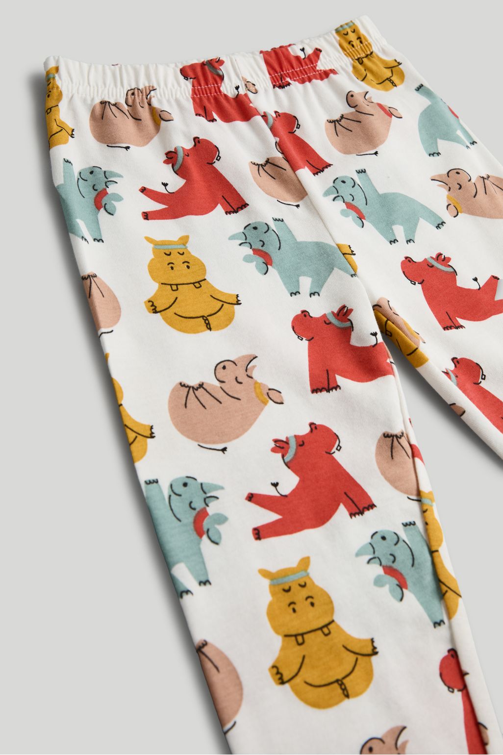 Pijamale de yoga cu animale