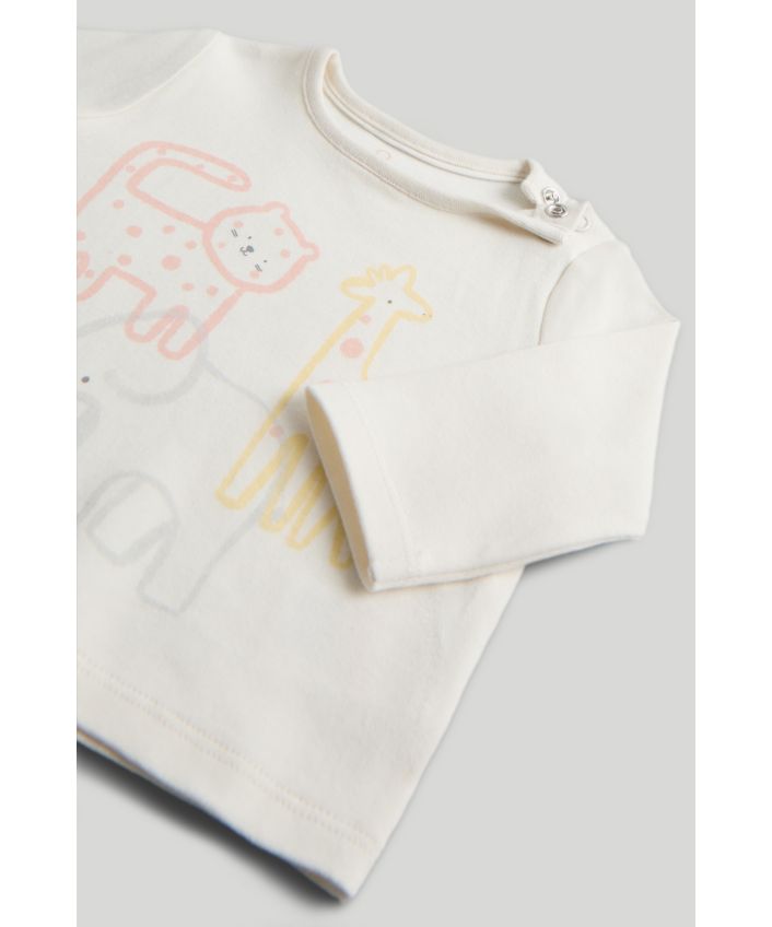 Outfit crem extensibil cu tricou și pantaloni