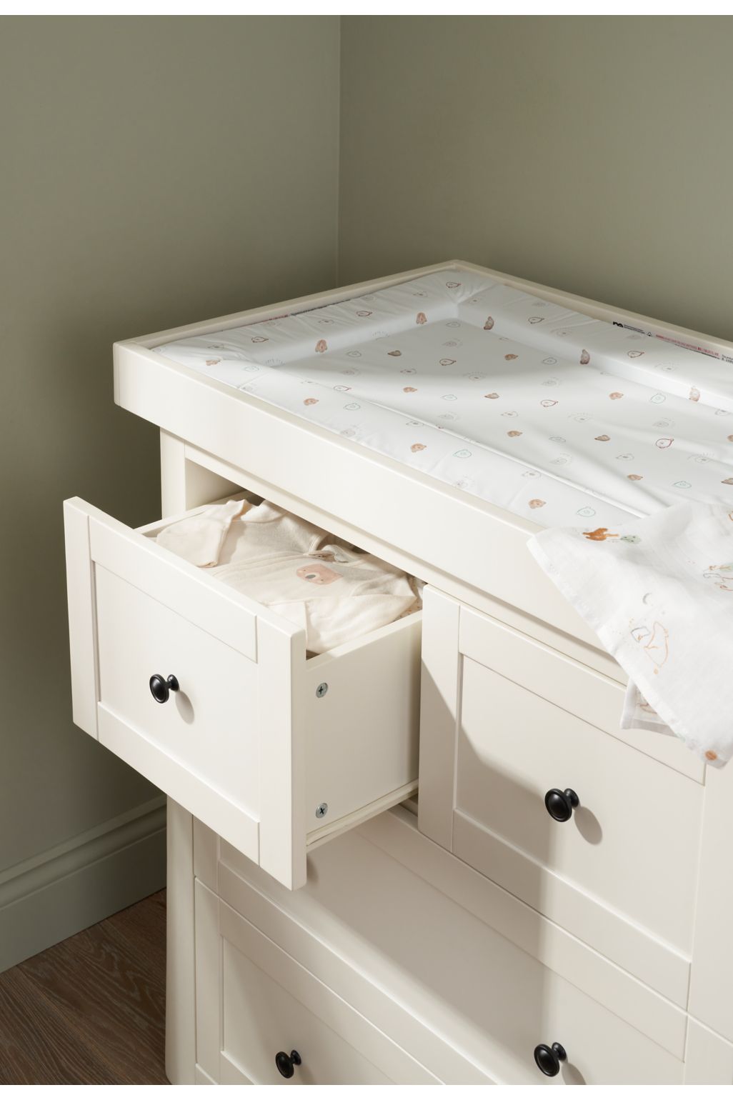 Mothercare Harrogate Changing Unit Dresser - cream
