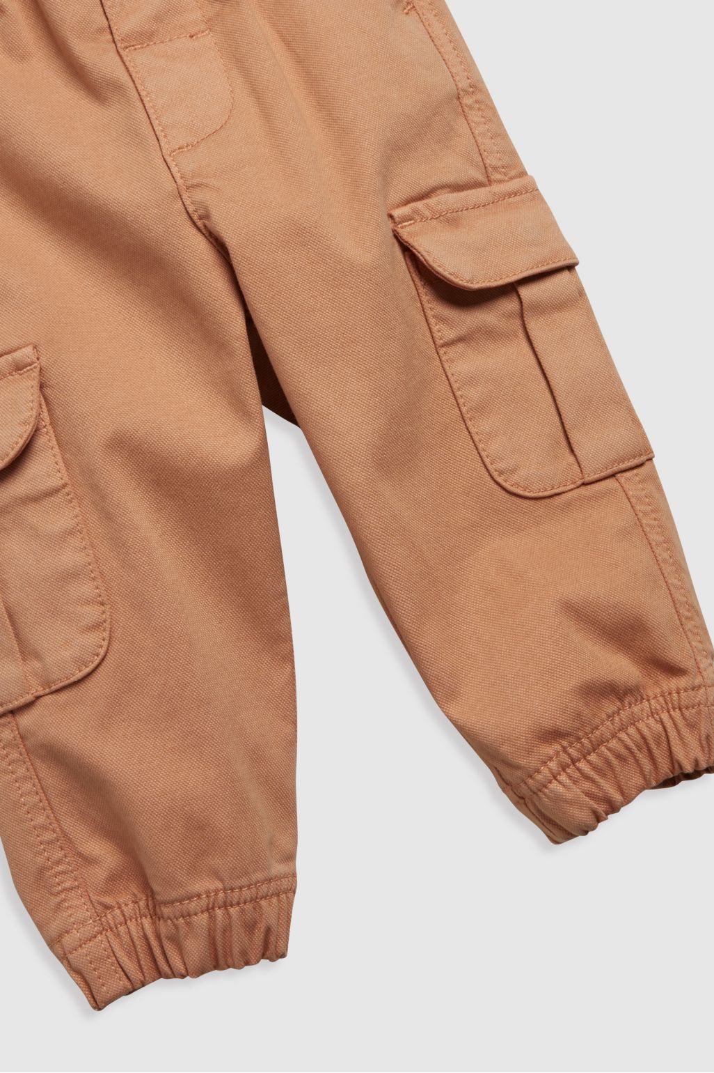 pantaloni cargo cafenii